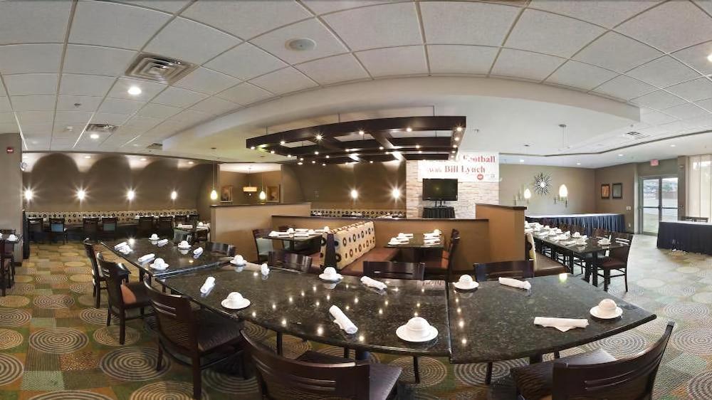 Hotel Bloomington-university Area By Ihg 4*