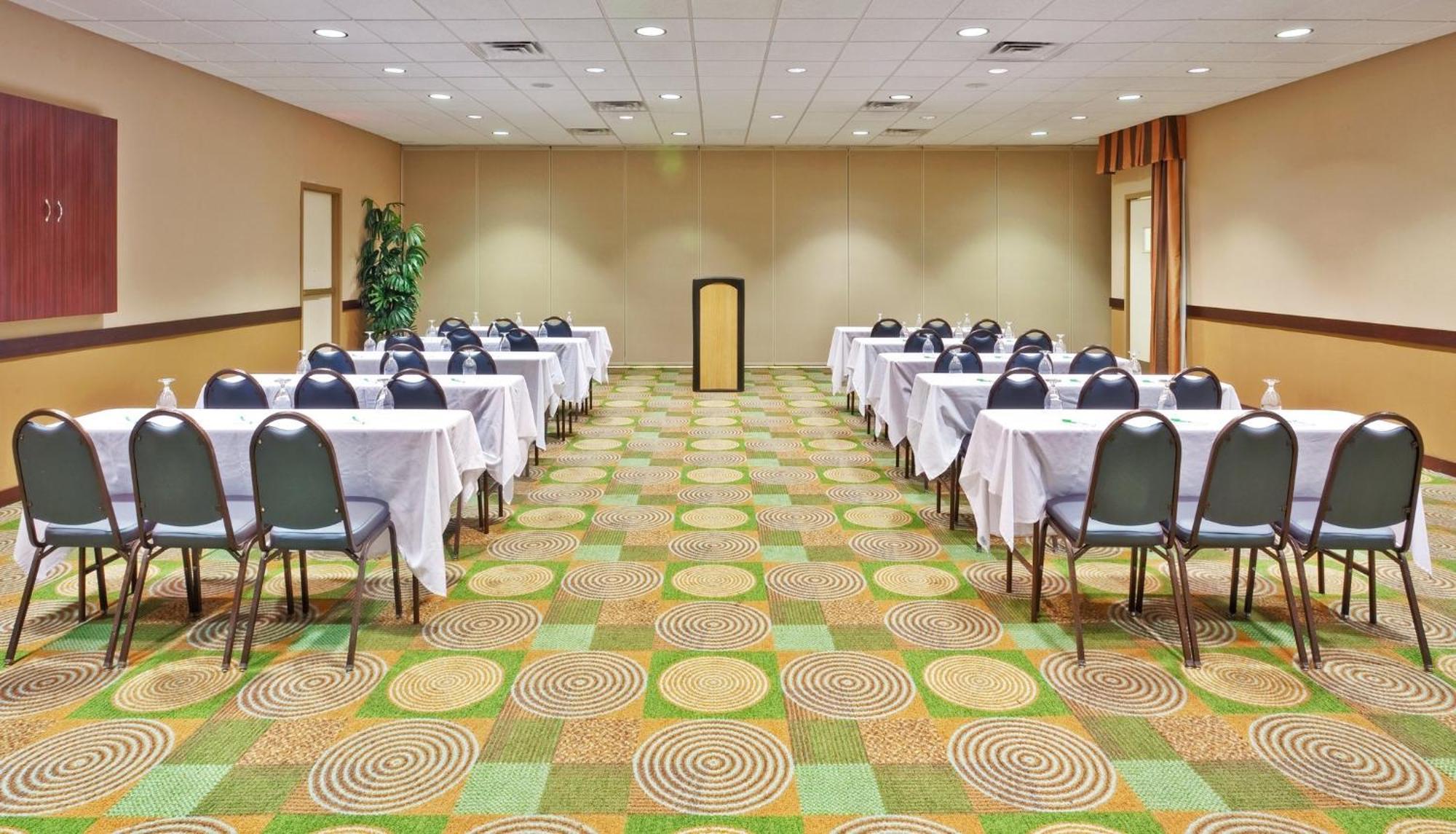 Bloomington-university Area By Ihg Bloomington